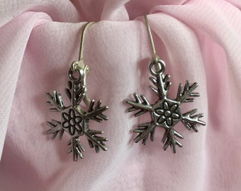 Beautiful Snowflake Earrings - Perfect for Christmas