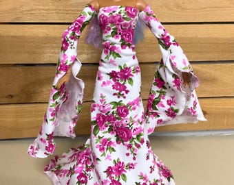 Vestido medieval de rosas de jardín para muñeca de moda de 11,5 pulgadas.