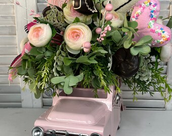 Valentine centerpiece, Valentine car centerpiece, pink love bug centerpiece, Valentine hearts and flowers