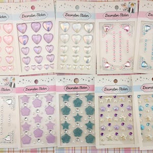 De beaux coeurs auto-adhésifs, des étoiles, des strass, des embellissements, des décorations pour mobiles dans différents modèles ! (ST22)