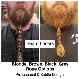 Może przedstawiać: Dwa obrazy przedstawiające sznurowadła do brody. Jeden przedstawia zaplecioną brodę ze złotymi akcentami i niebieskim naszyjnikiem z koralików. Drugi przedstawia brodę z czarną liną i srebrnymi akcentami. Tekst brzmi "Beard Lacers" i "Blonde, Brown, Black, Grey Rope Options."