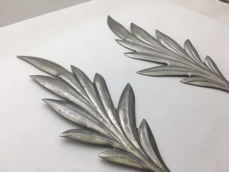 Metal leaf right and left