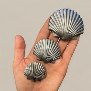 Metal Seashell choose Large, Small or Extra Small