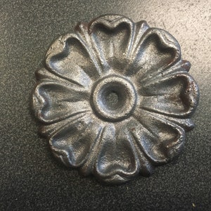 Metal flower, cast steel flower, round petals 3.5&quot; diameter round 1/4 inch hole, onlay cast iron wheel