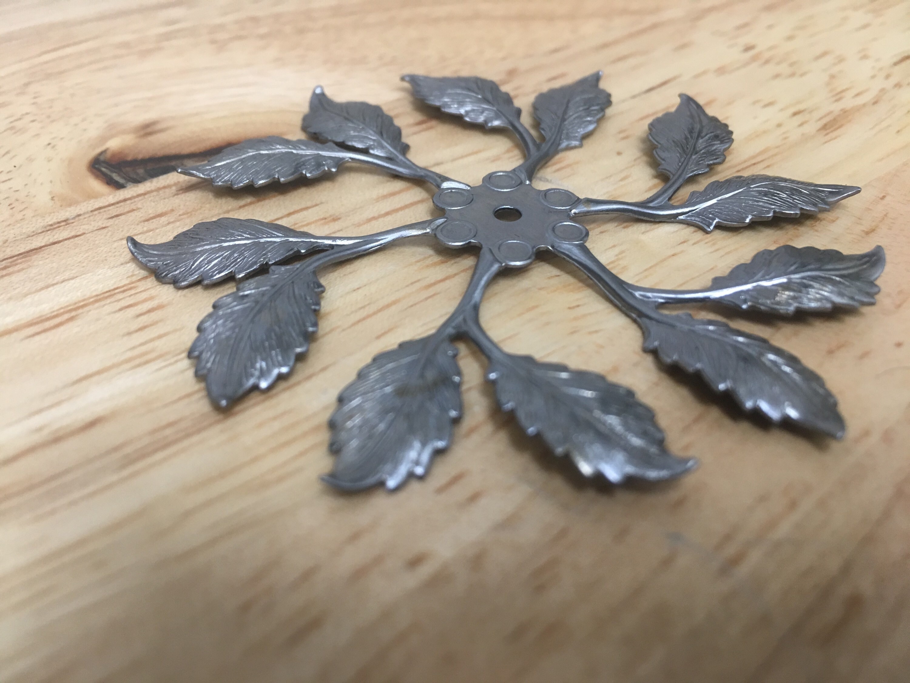 rose leaf cluster with hole pinwheel spinner