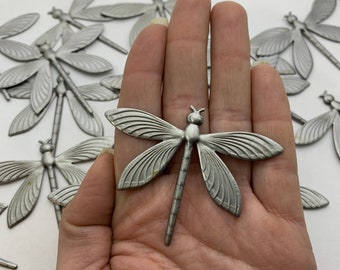 Petite libellule 3D en métal