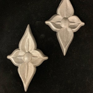 Metal Flower Diamond shaped Cast Iron Rossette 4x7