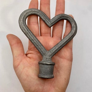 Cast Iron Heart Top flag top post finial, spear head