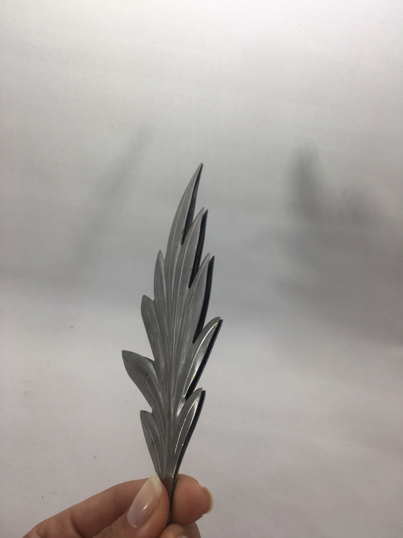 Metal leaf right and left