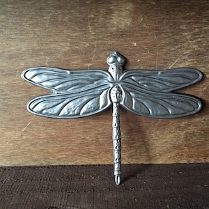 dragonfly 3d Metal dragonfly lays flat