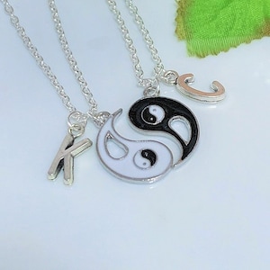 SALE - Set of 2 Yin Yang Best Friends Necklaces, Personalized Necklaces, Couple Necklaces, Friendship, Christmas Gift.