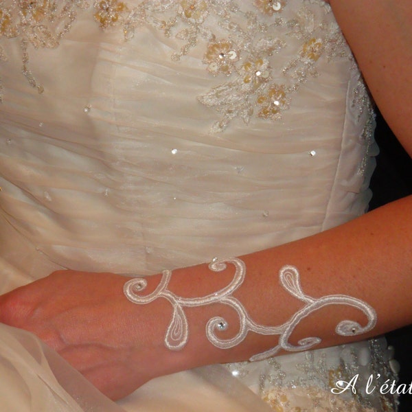 Bijoux de peau en dentelle blanche pour mariée