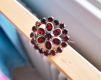 Bohemian Victorian garnets small brooch // 1800s brooch deep red garnets // Faceted garnets brooch Czechoslovakia