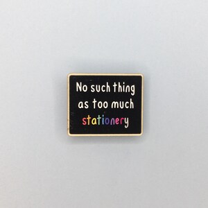 Nessuna cosa come troppa cancelleria / 35mm Wooden Pin Badge / Stationery Addict / Stationery Gift / Eco Friendly Pin Badge /