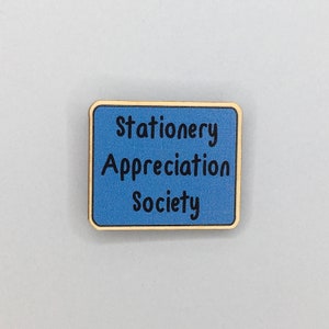 Cancelleria Apprezzamento Società 30mm Pin Badge in legno / Stationery Addict / Regalo di cancelleria / Badge Pin ecologico /