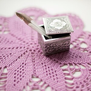 Vintage Purple crochet table cloth || Round table cloth || Handmade crochet || Violet doily ||