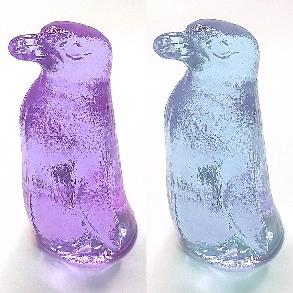 チェコ産アレキサンドライト・ネオジムガラスの置物 - 色が