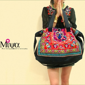 Sac à bandoulière brodé hmong ethnique original de Miya - Red Lover