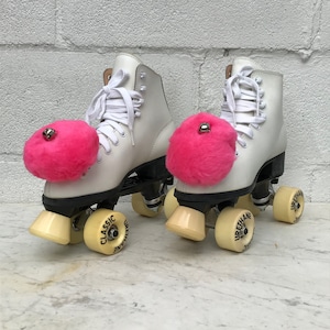 Vintage PACER Freestyle Women's White Leather Youth Roller Skates with Pink Pom Pom Model #P965 size 6 in Original Box