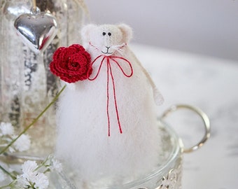 Valentine's Day stuffed mouse, fluffy knitted rat, art doll animal, wool anniversary gift for wife, romantic gift, posable soft toy figurine