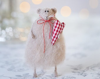 Valentine's Day stuffed mouse with a heart, knitted rat art doll, posable animal figurine, romantic birthday gift for her, thank you gift