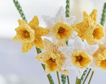 Bunch of 7 miniature crochet daffodils, yellow mini faux flowers, spring home decoration, mothers day gift, narcissi bouquet, Easter decor