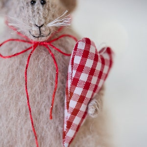 Valentine's Day stuffed mouse with a heart, knitted rat art doll, posable animal figurine, romantic birthday gift for her, thank you gift gingham