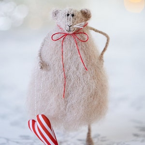 Valentine's Day stuffed mouse with a heart, knitted rat art doll, posable animal figurine, romantic birthday gift for her, thank you gift image 2