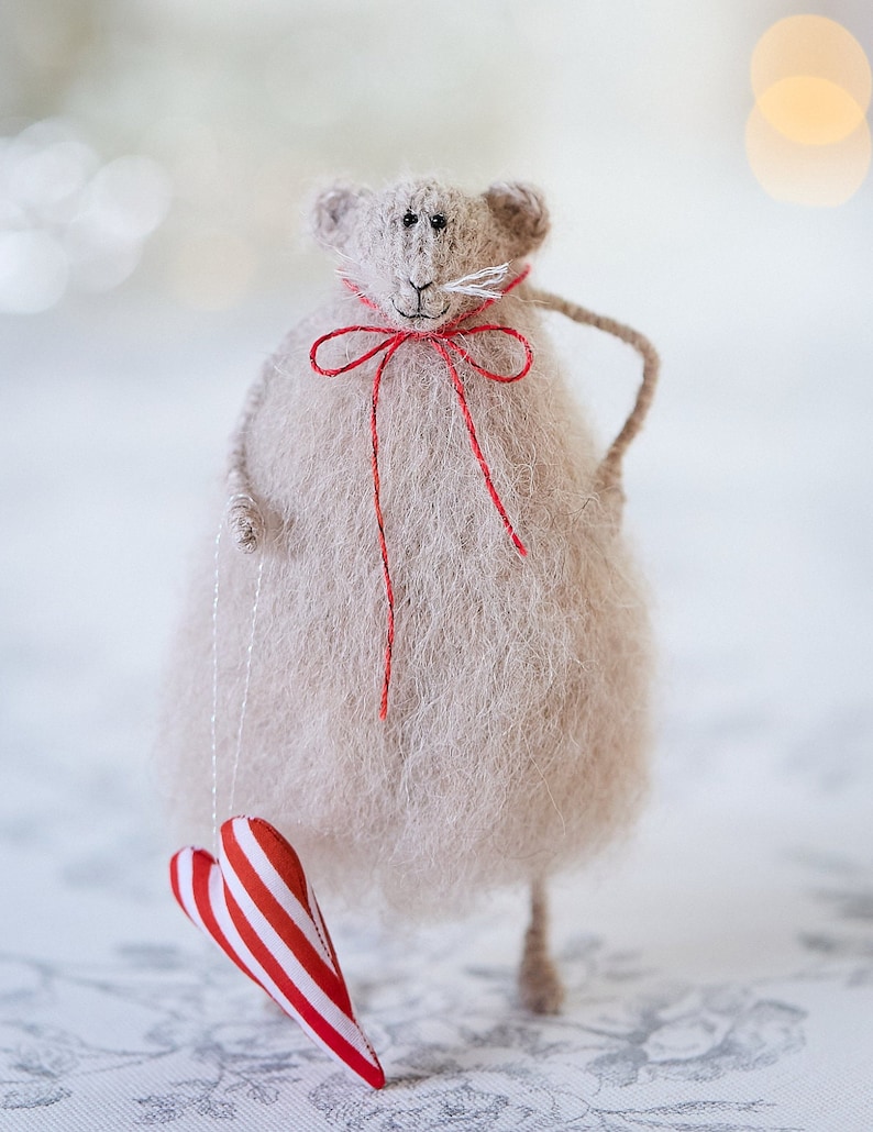 Valentine's Day stuffed mouse with a heart, knitted rat art doll, posable animal figurine, romantic birthday gift for her, thank you gift image 2