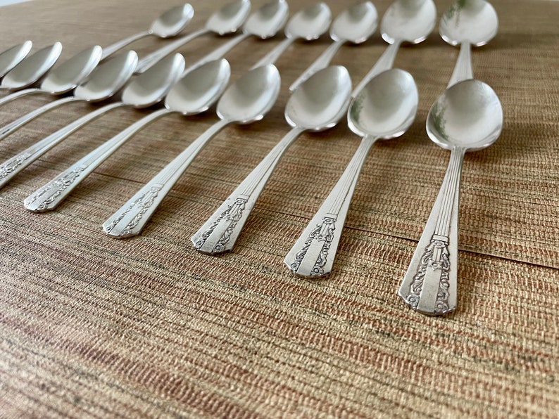 Vintage Wm A Rogers Sectional Oneida Ltd. Flatware Lido Pattern Silverplate Spoon Set 27 Pieces image 4