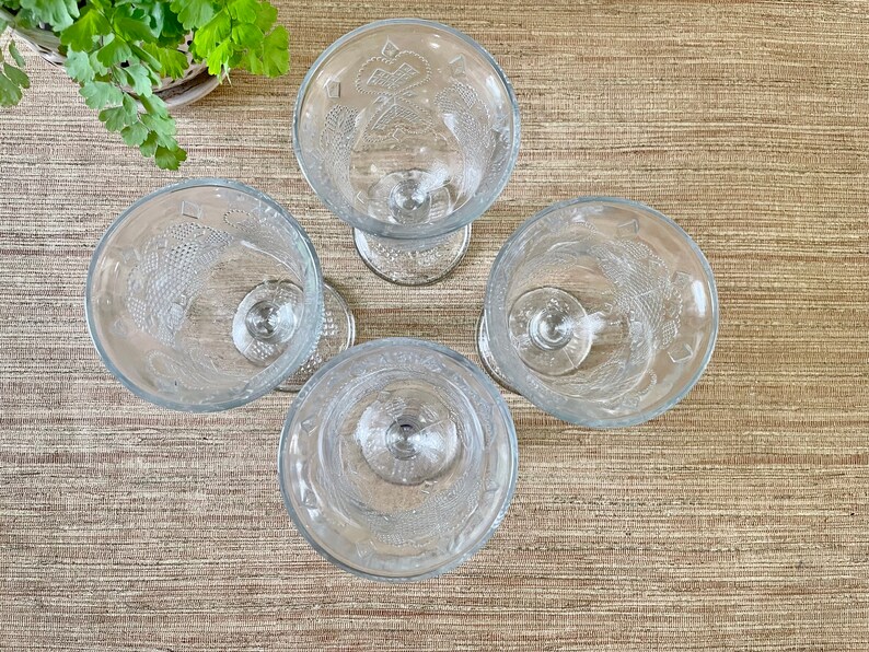 Gobelets deau en verre pressé Avon vintage Ensemble de 4 Heart & Diamond Fostoria Loving Cup image 4