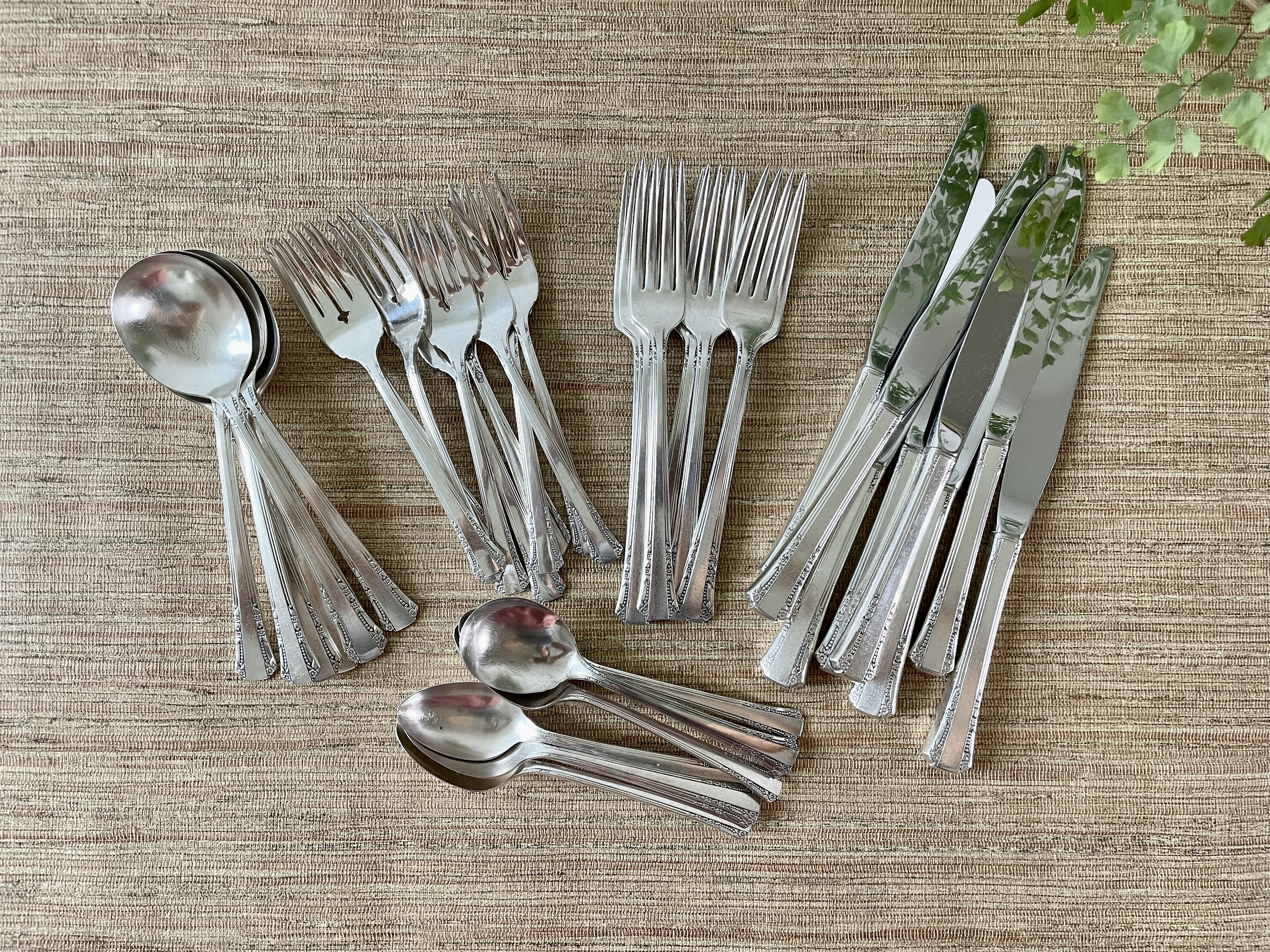 1881 Rogers Oneida Ltd. Del Mar Silver Plate - 17 Piece 1881 Rogers Oneida Ltd. Del Mar Silver Plate - 17 Piece