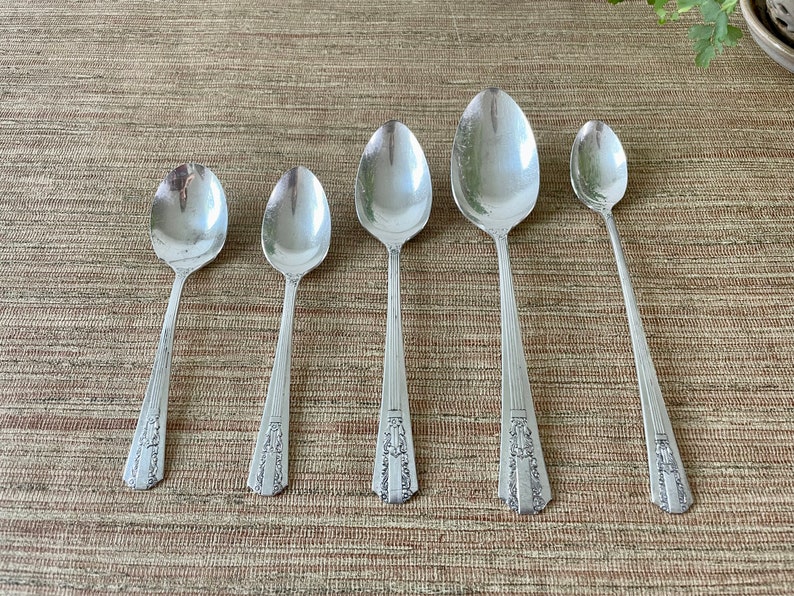 Vintage Wm A Rogers Sectional Oneida Ltd. Flatware Lido Pattern Silverplate Spoon Set 27 Pieces image 3