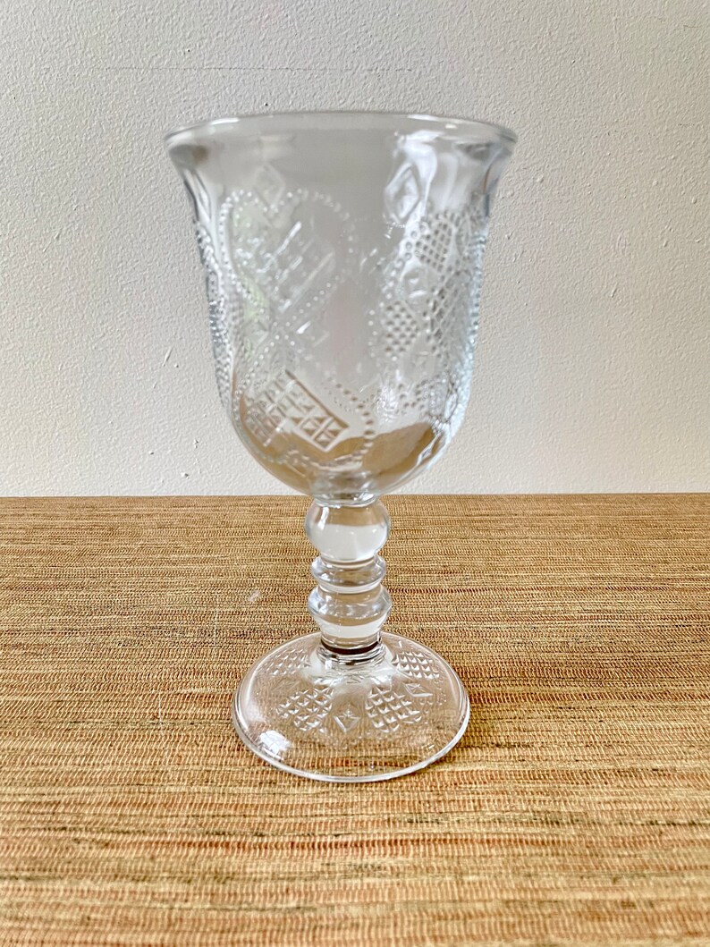 Gobelets deau en verre pressé Avon vintage Ensemble de 4 Heart & Diamond Fostoria Loving Cup image 7