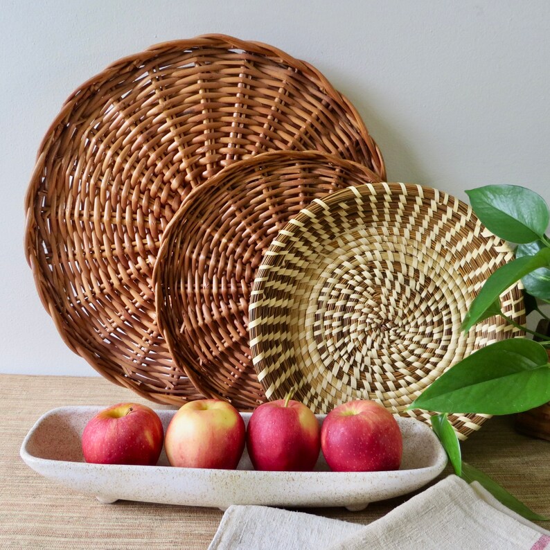 Vintage Baskets Round Woven Wall Baskets Scalloped Edges Etsy