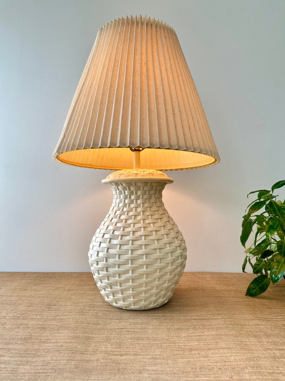 Basket weave hotsell table lamp
