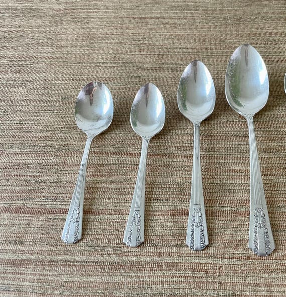 Vintage Wm A Rogers Sectional Oneida Ltd. Flatware - Lido Pattern
