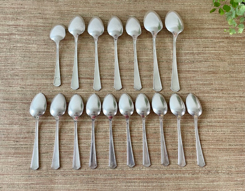 Vintage Wm A Rogers Sectional Oneida Ltd. Flatware Lido Pattern Silverplate Spoon Set 27 Pieces image 8