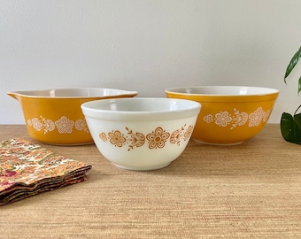 Vintage Pyrex Butterfly Gold Mixing Bowls - Set of 3 - Numbers  475-B - 402 - 403
