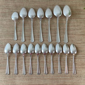 Vintage Wm A Rogers Sectional Oneida Ltd. Flatware Lido Pattern Silverplate Spoon Set 27 Pieces image 9