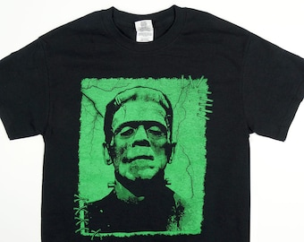 El monstruo de Frankenstein con camisa relámpago