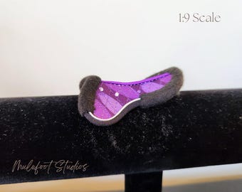 1:9 skala quiltad engelsk halvpad för Breyer-modellhästar - lila och svart