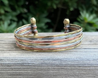 Pulsera de puño de metal mixto martillado fino, pulsera boho, pulsera de puño, joyería boho