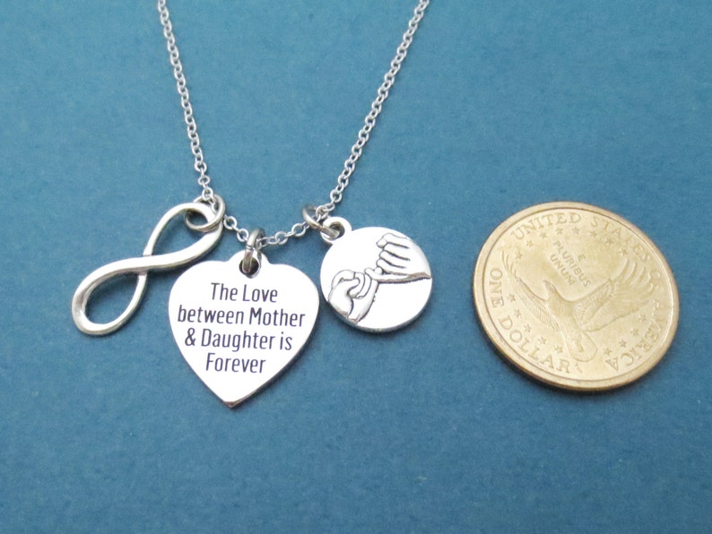 Bracciale Con Ciondolo Cuore Mamma E Figlia: 'Love Between A Mother And Daughter Is Forever'