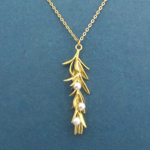 Snow pine necklace, Leaf necklace, Pearl necklace, Snow pine pearl necklace, Pine pearl necklace, Leaf pearl necklace, Gift necklace