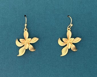 Flower Earrings, Gold or Silver Floral Dangle Earrings, Dainty Nature Jewelry Gift for Her