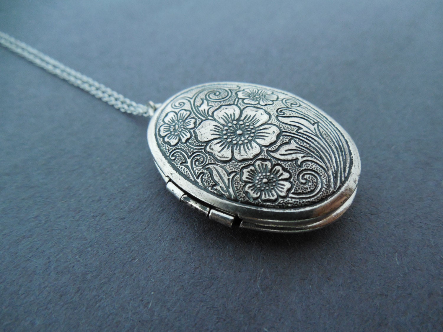 Vintage Photo Locket With Real Flowers Tiny Locket Necklace 