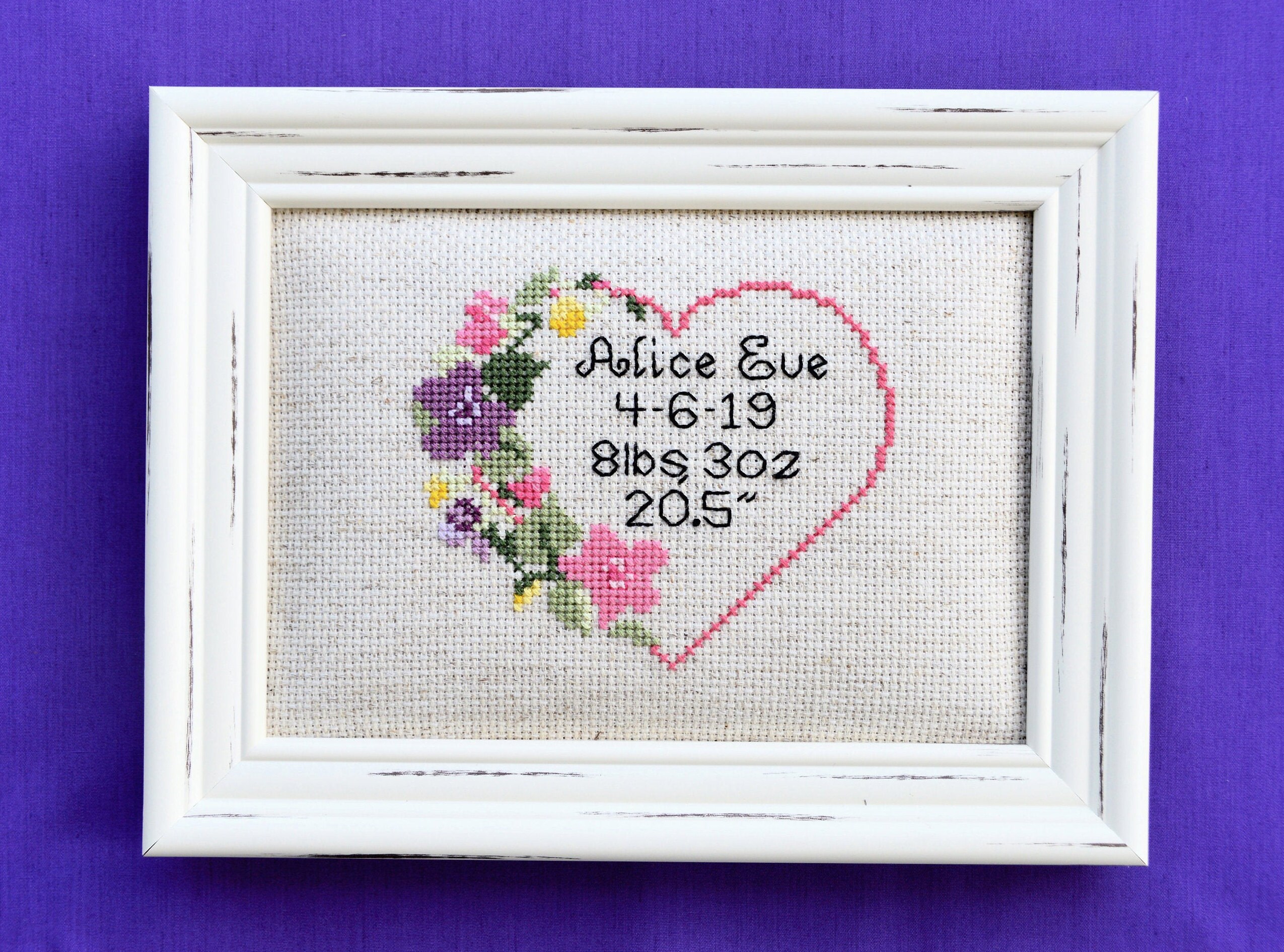 Anuncio de nacimiento corona de corazón 5 X 7 enmarcado punto de cruz bordado imagen personalizada recién nacido