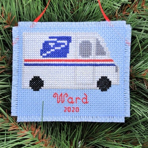 Adorno navideño para camión de correo, punto de cruz hecho a mano, regalo bordado de Navidad personalizado para cartero