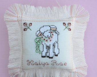 Almohada de punto de cruz de cordero de bebé personalizada, bordada con el  nombre y fecha de nacimiento del bebé, regalo único para bebé recién
